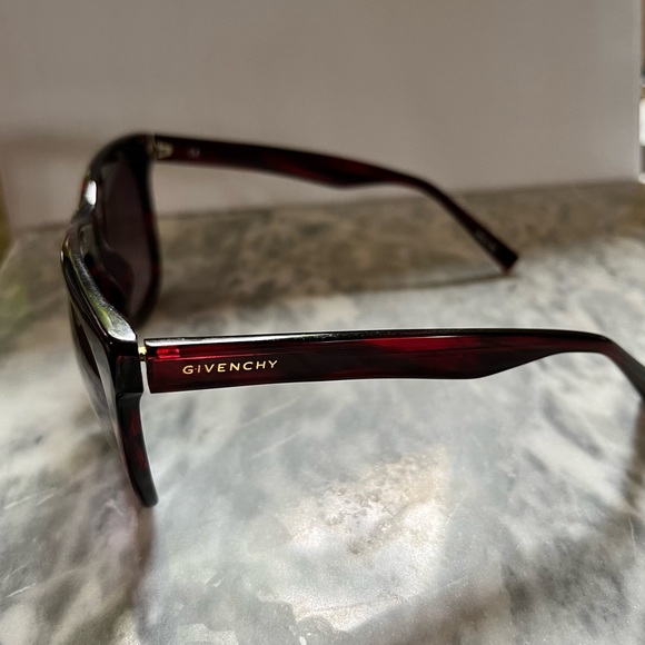 GIVENCHY Sunglasses - Picture 4 of 9